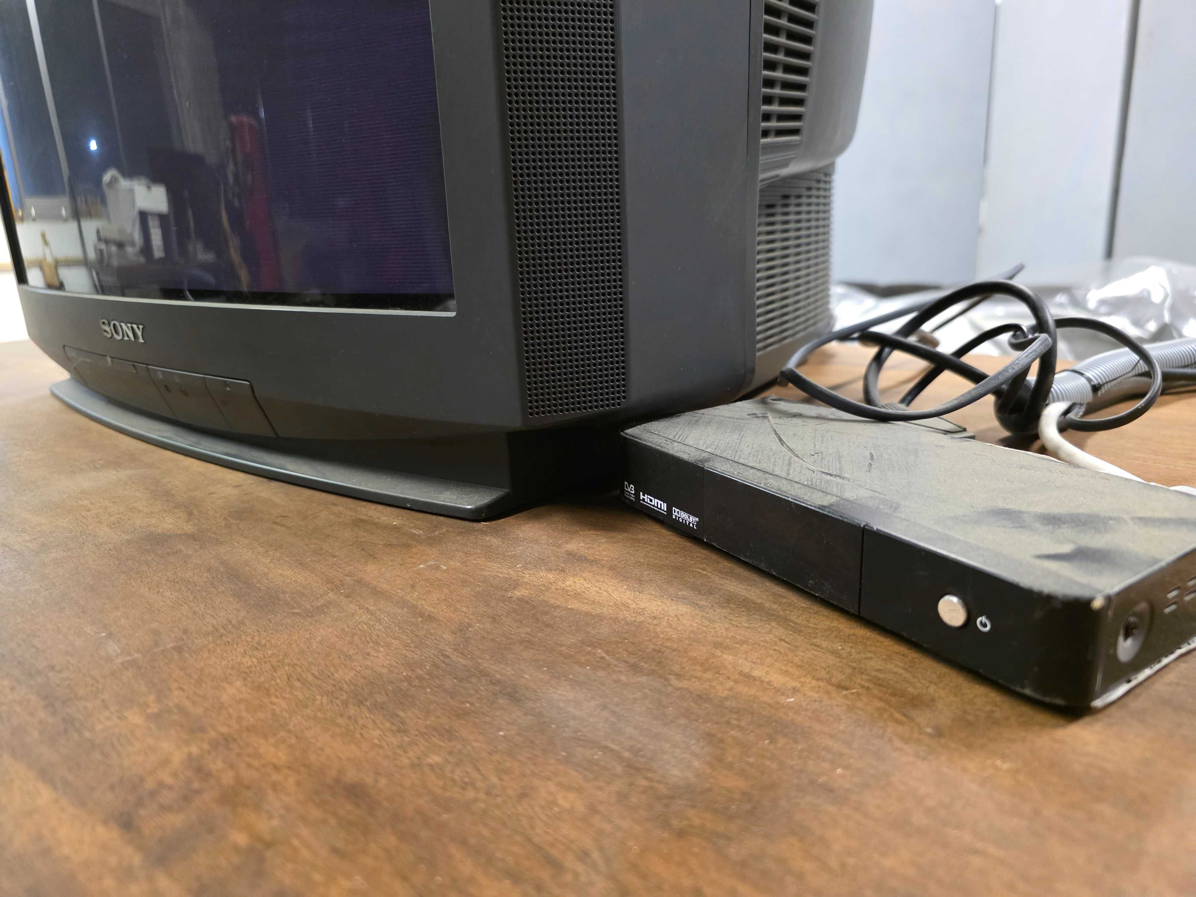 Televisão Sony trinitron grande com tdt