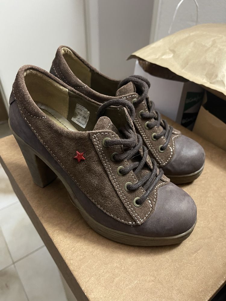 Sapatos tipo botins
