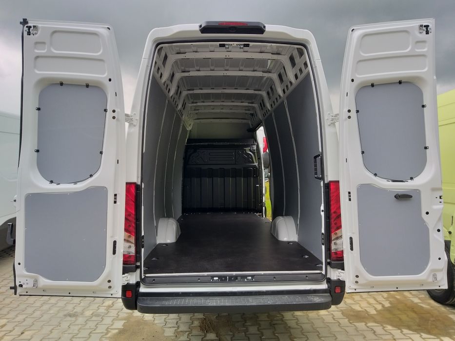 Zabudowy busów, tworzywo sztuczne, plastik ultralekki. Podłoga i boki