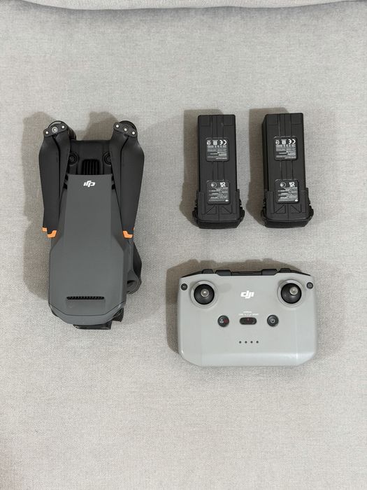 Drone DJI MAVIC 3 CINE c/ 2 baterias extra e hub de carregamento