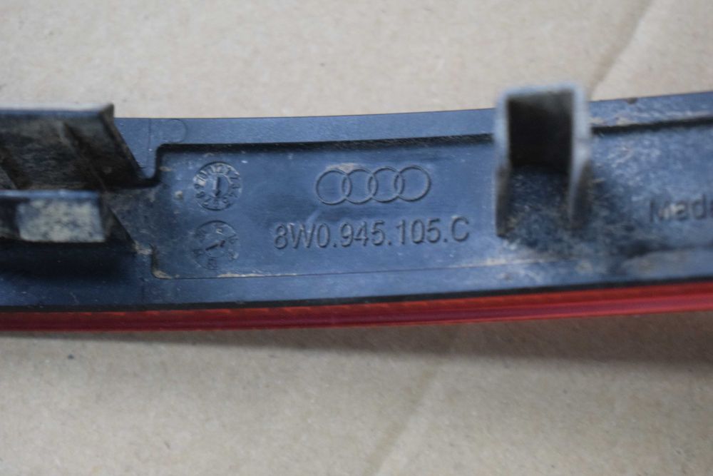 odblask zderzaka tył lewy prawy AUDI A4 B9 KOMBI 8W 17r.8W0.945105C