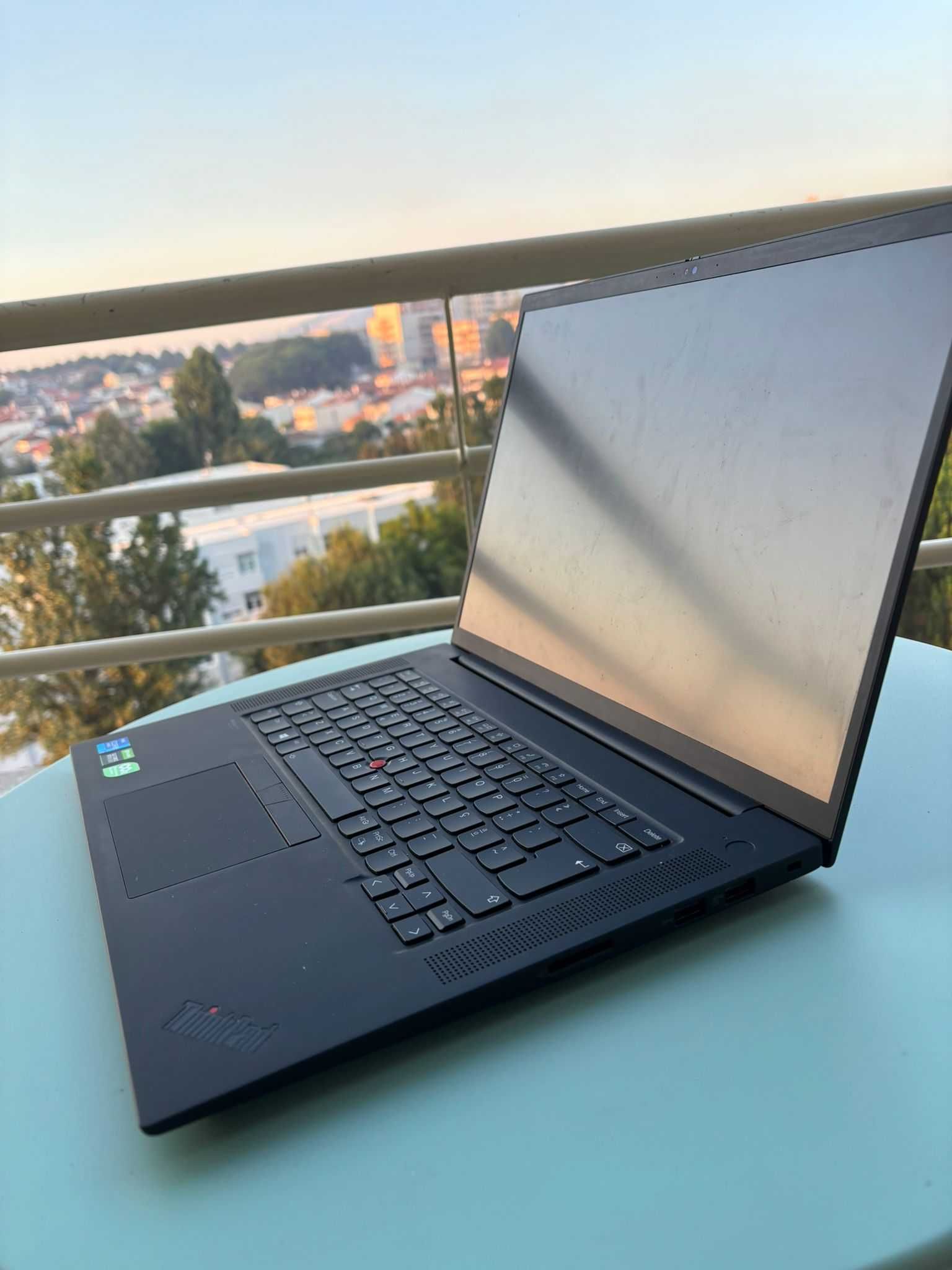 Lenovo ThinkPad X1 Extreme Gen 4 Fibra de carbono