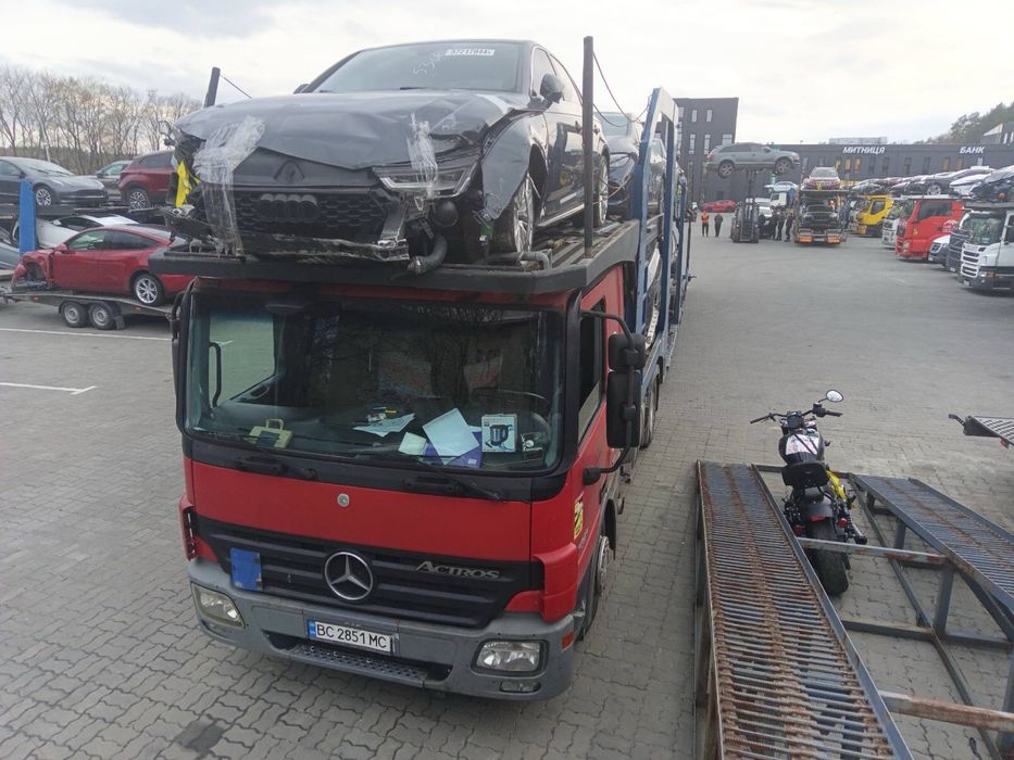 Mercedes-benz з пречіпом Lohr