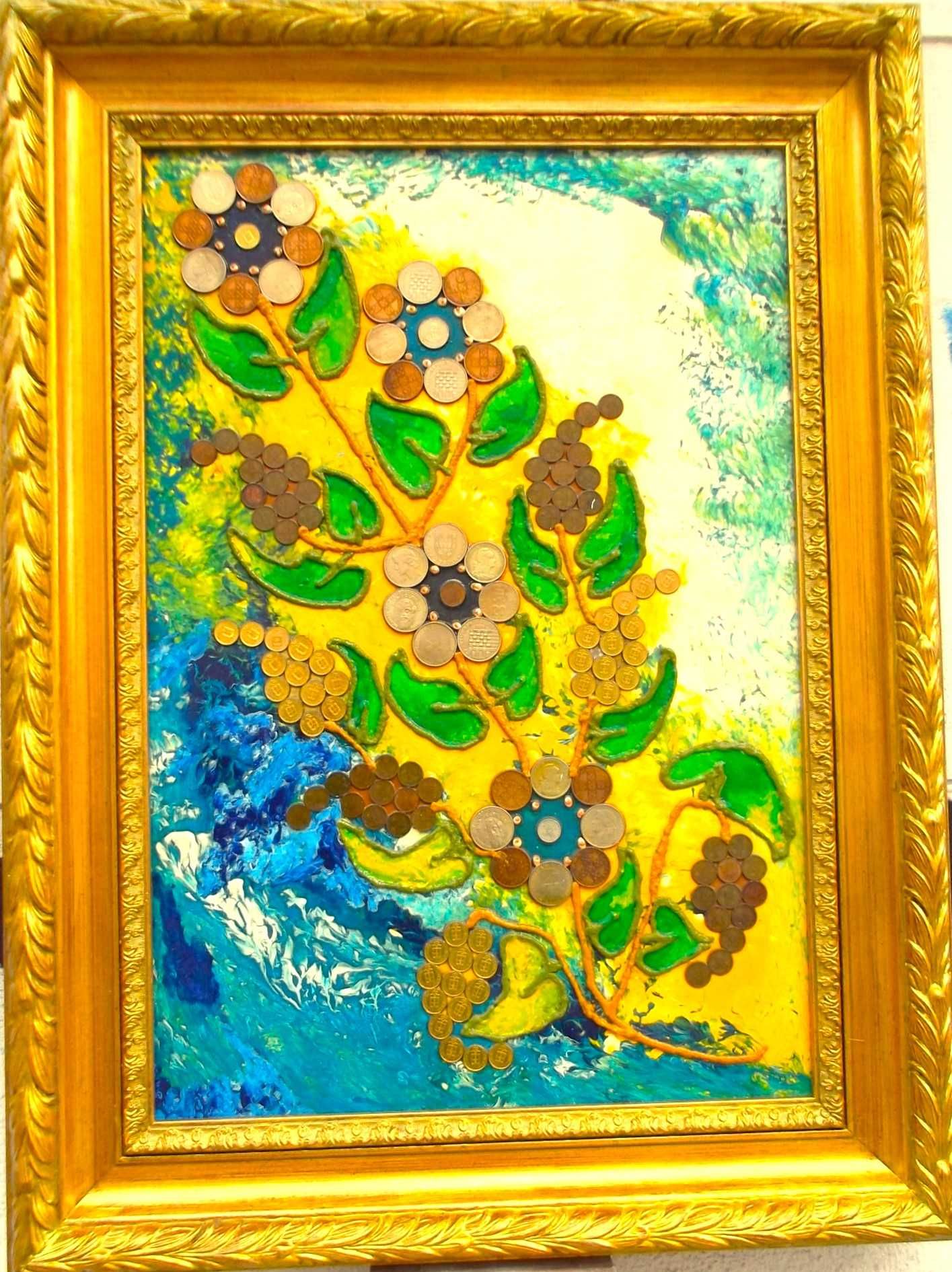 Quadro de flores desenhadas com moedas aplicadas sobre fundo pintado