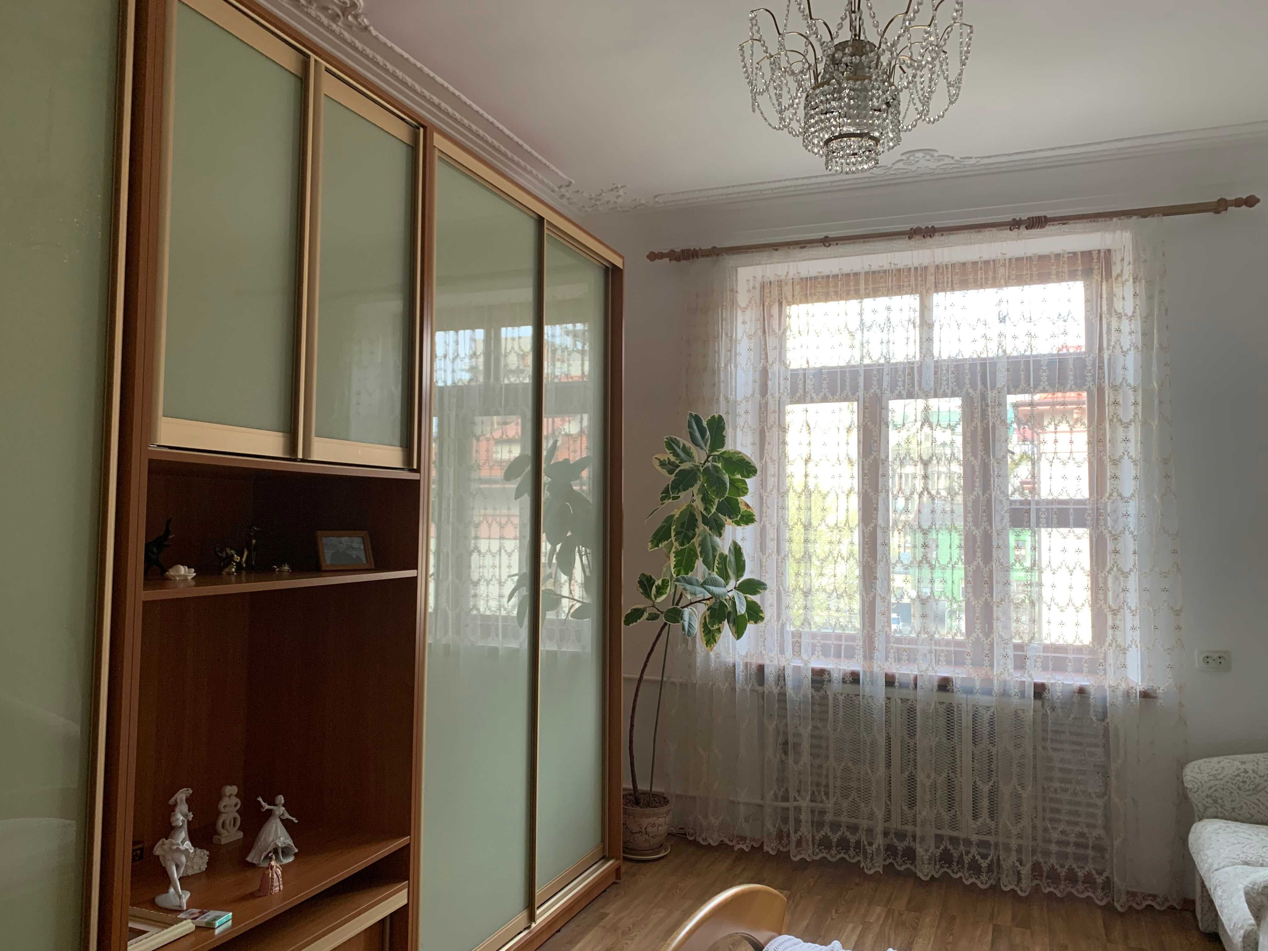 2-кімнатна квартира з добротним ремонтом в центрі Києва