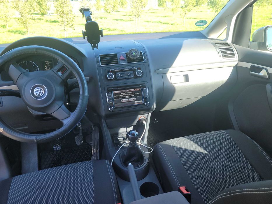 продаю власний автомобіль VW TOURAN