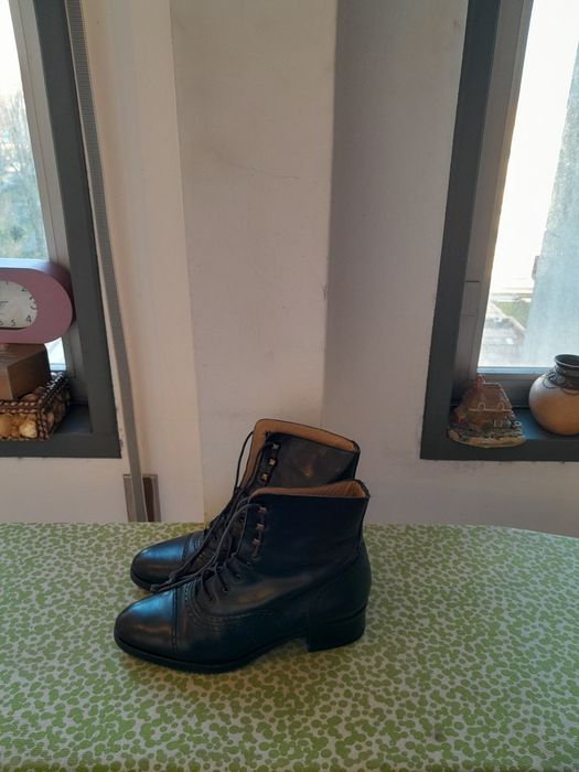 Vendo Botas de Senhora muito bonitas como novas