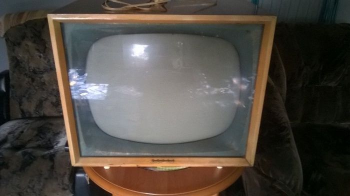 Telewizor Tesla stan wizualny bardzo dobry