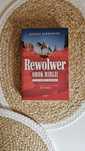 Rewolwer obok biblii Maciej jarkowiec