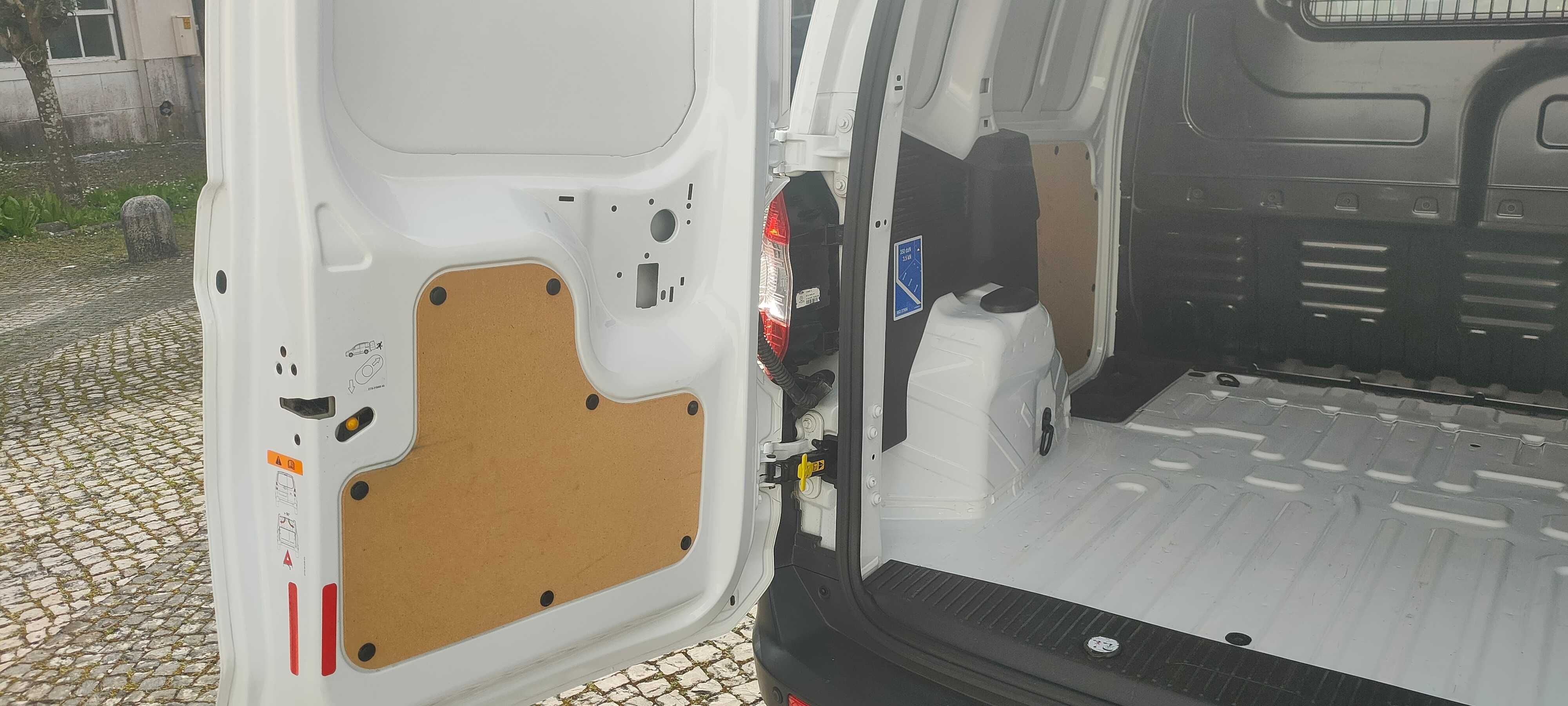 Ford Transit  Courier 2019 - Cx & Vel - c/ Iva Dedutivel