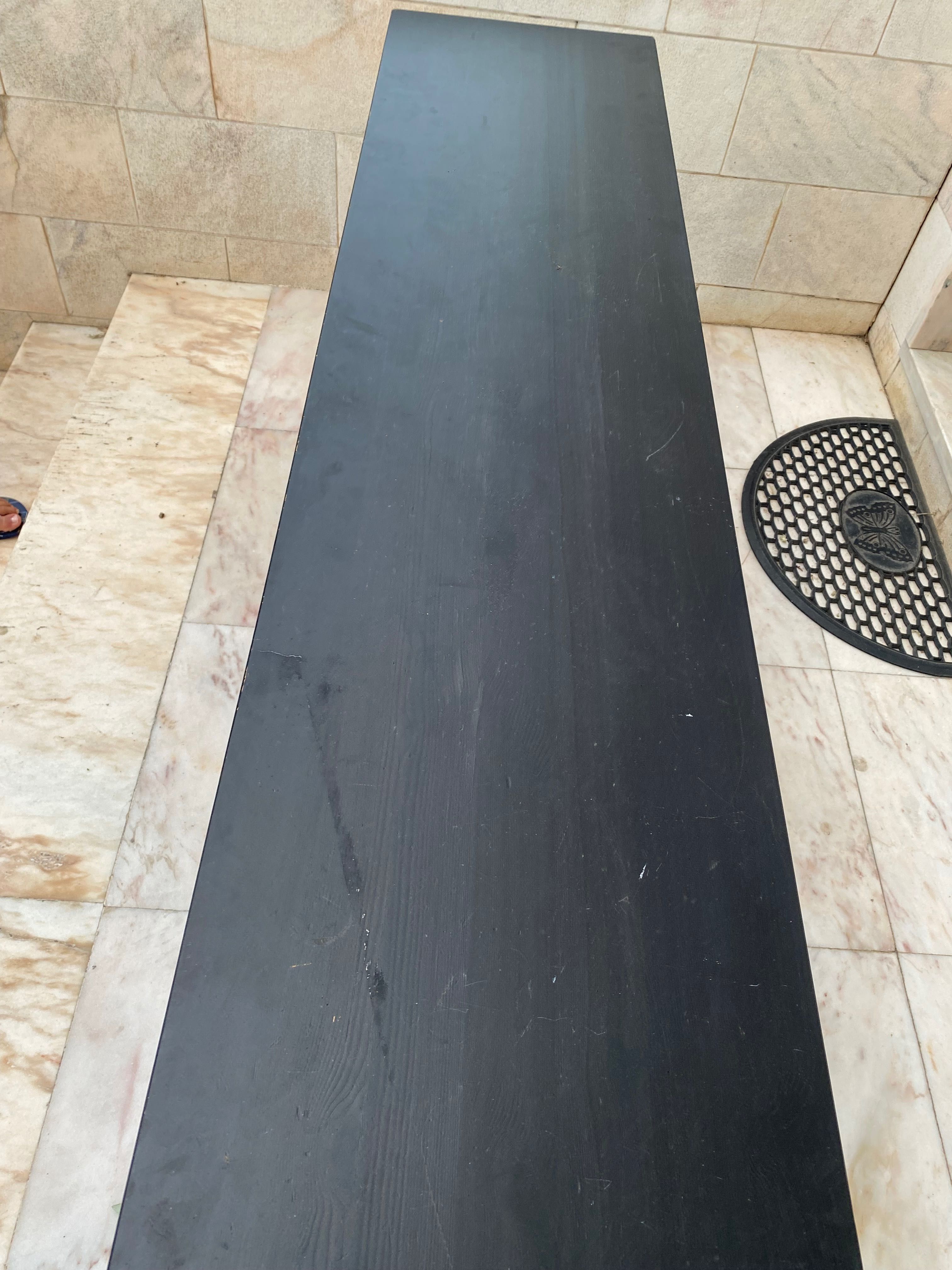 Móvel ikea preto com divisórias em quadrados 1,60x0,40x0,75m (c, l, a)