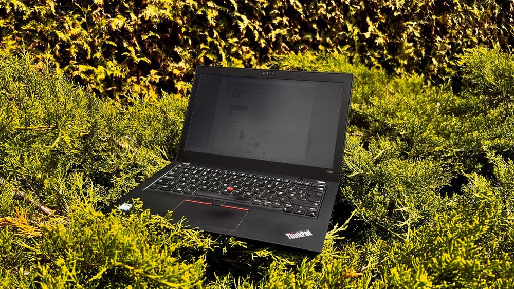 Lenovo ThinkPad X280 i5-8350U SSD 256 ГБ 12.5" Full HD