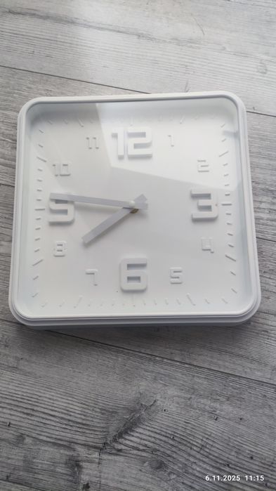 Zegar naścienny biały