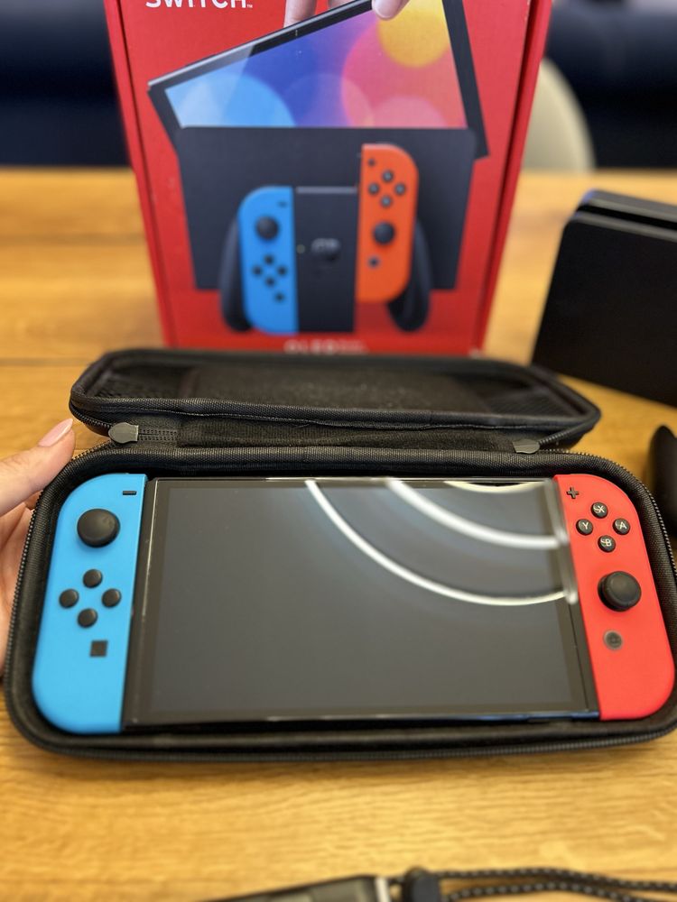 Konsola Nintendo Switch Oled Zestaw + Pokrowiec