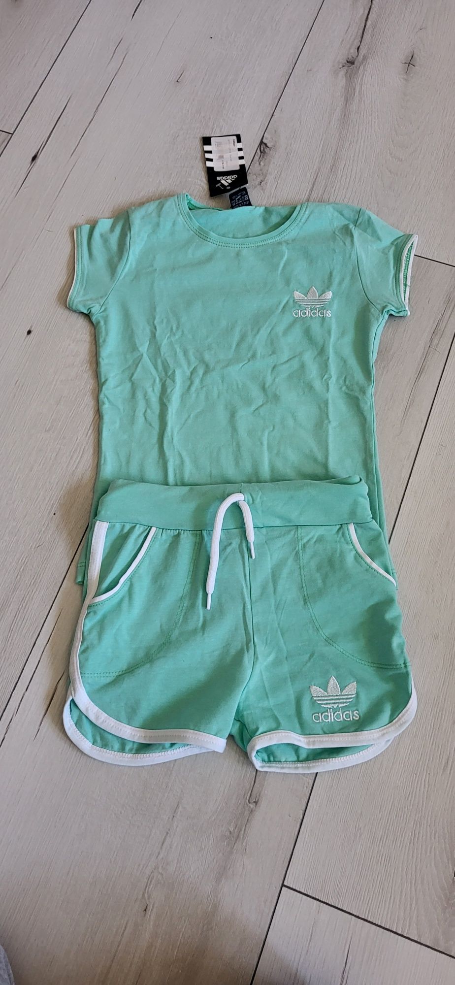 Dres Adidas dla dziewczynki