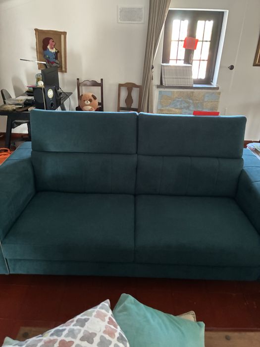 Sofa 2 lugares em bom estado. Cabeceiras rebativeis