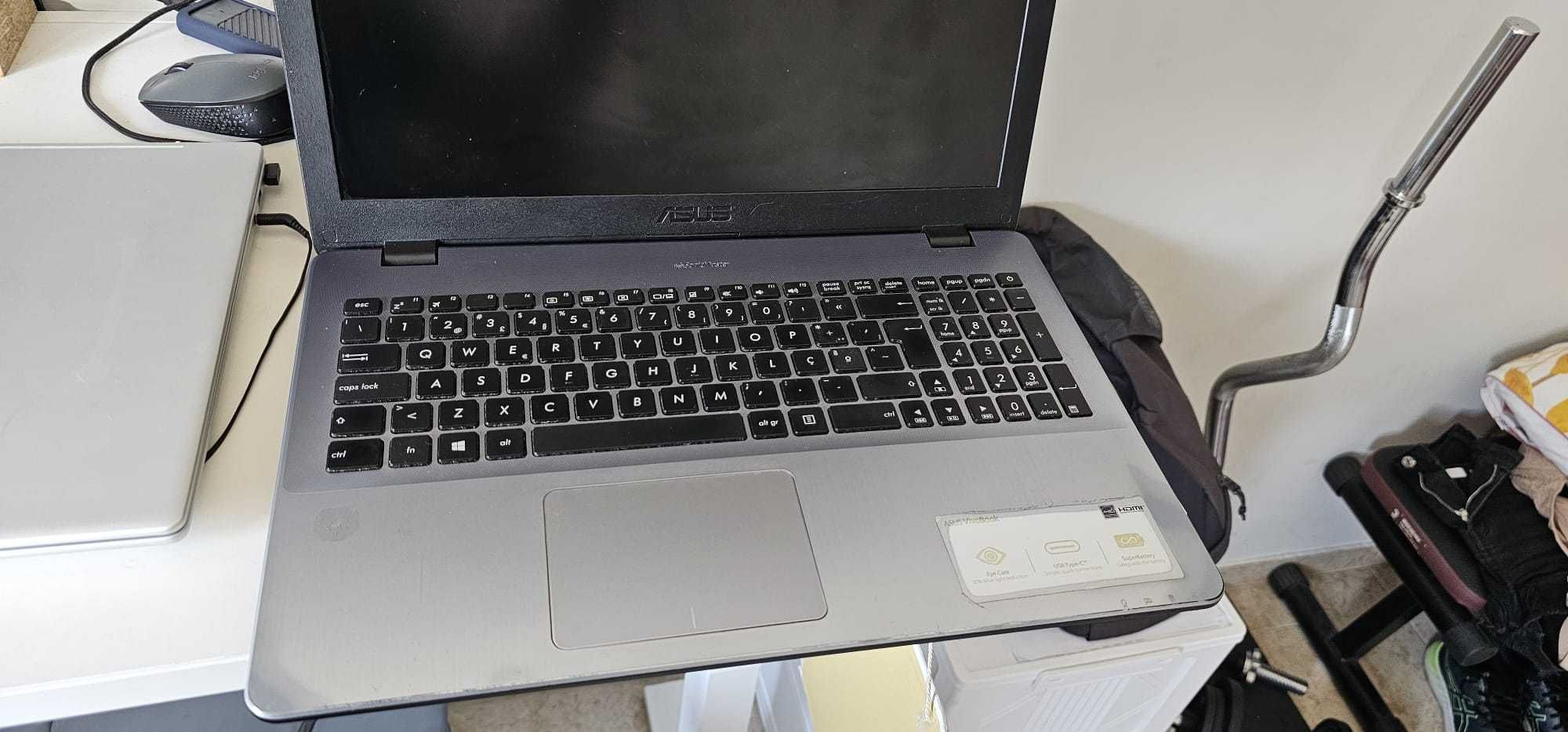 ASUS - Notebook Intel i5-8250U 32GB 17''