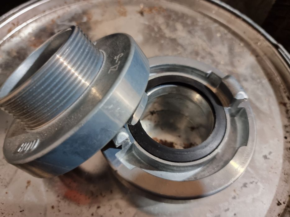 Złącze strażackie , nasada z gwintem 52