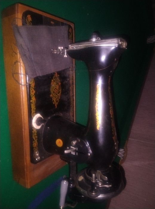 Продам швейную машинку.