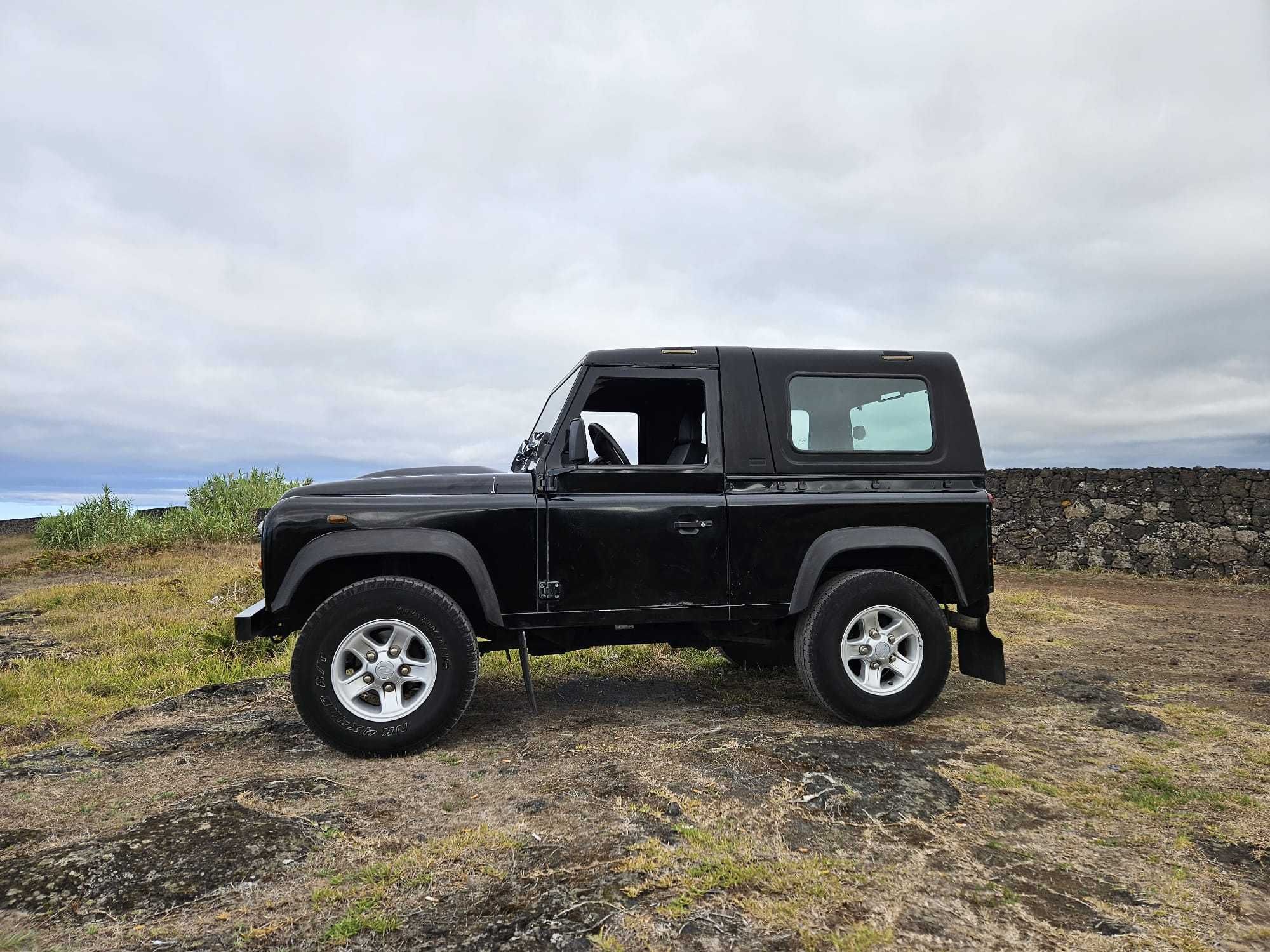 Land Rover Defender 90 ST