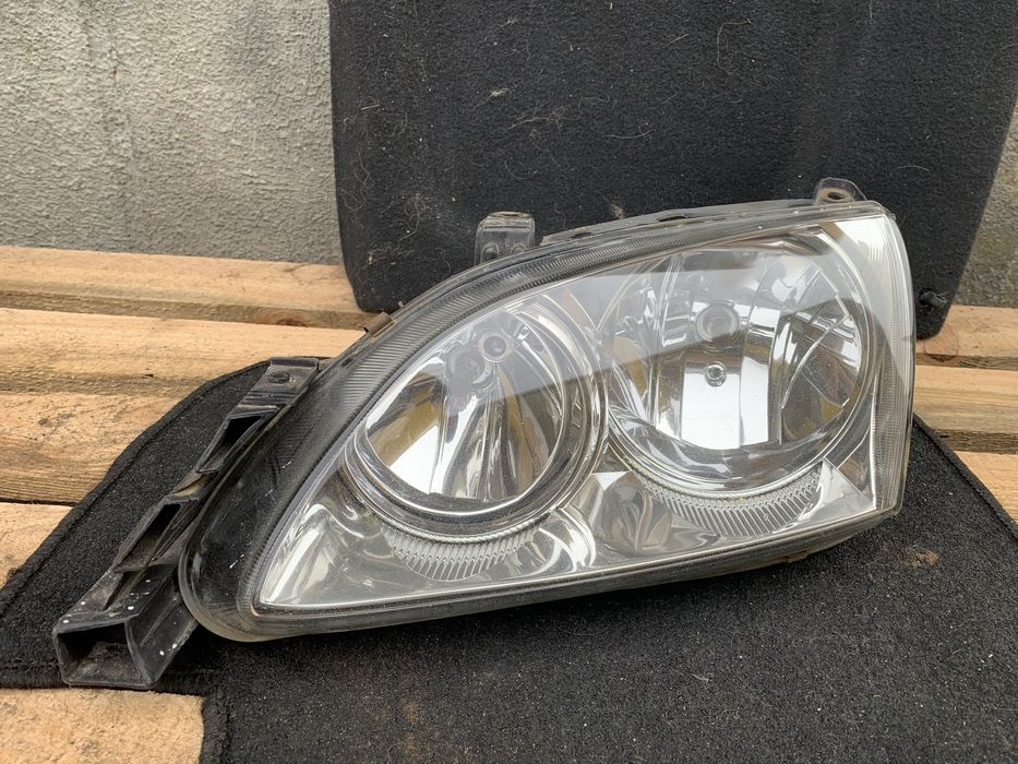 Фара ліва Toyota Avensis T22 дефект