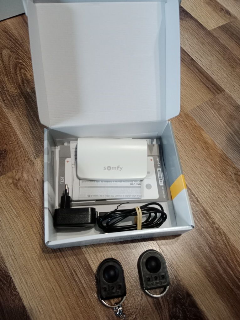 Somfy connexoon io + dwa piloty