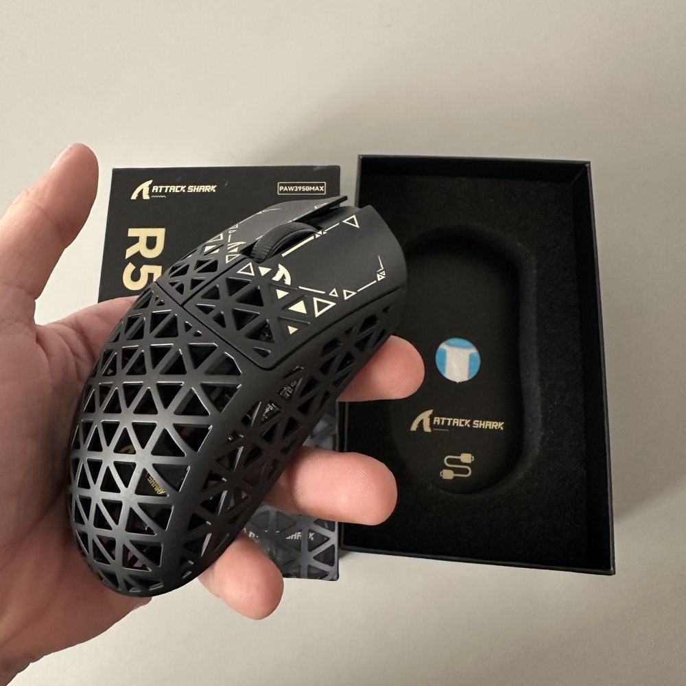 ‼️Attack Shark R5 Ultra 39g карбонова ігрова мишка PAW3950MAX‼️
