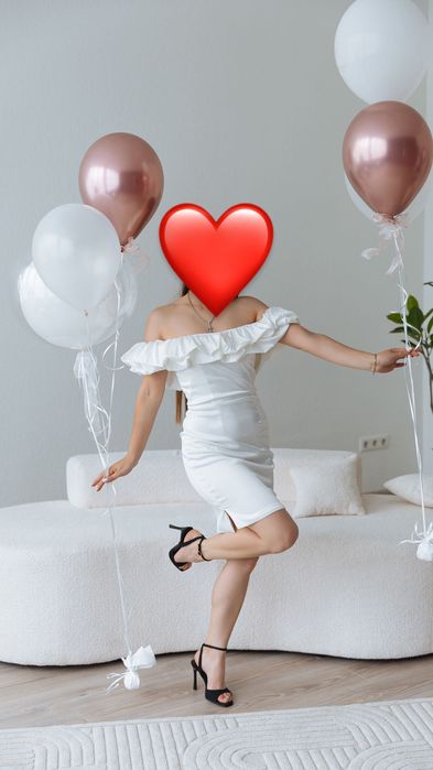 Біла сукня підійде для різних подій