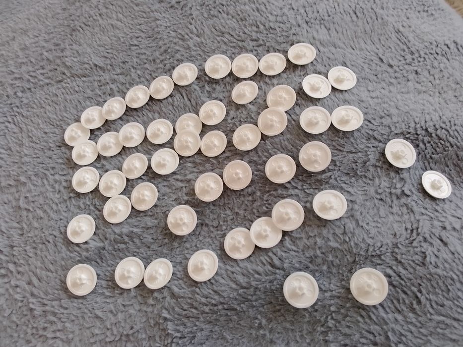 Nowe zaślepki białe 50 sztuk- 15mm