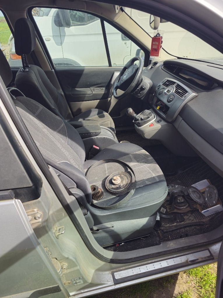 Renault Scenic 2 1.9 dci uszkodzony.