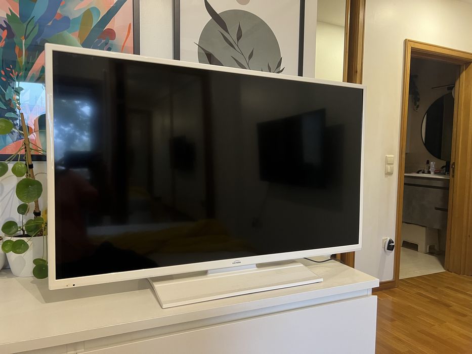 Televisão Electronia LED 40” Branca