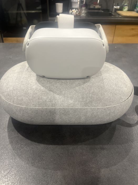 Gogle VR Meta Quest 2 – jak nowe + etui