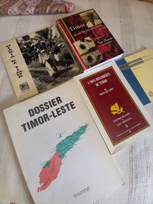 Conjunto de livros sobre Timor