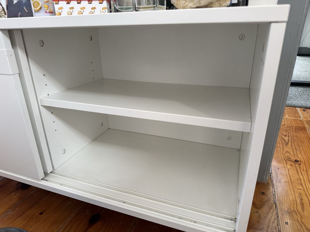 Consola/Aparador/armario branco IKEA com duas porta