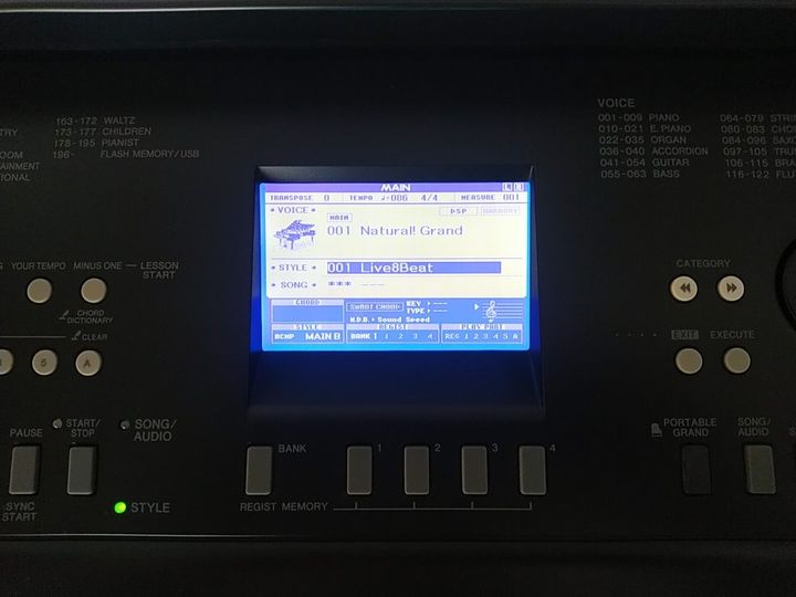 Piano digital Yamaha DGX650