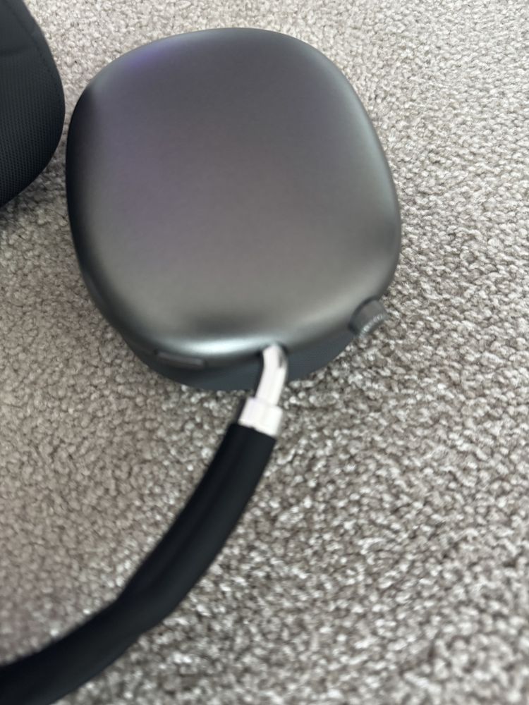 Headfones max.