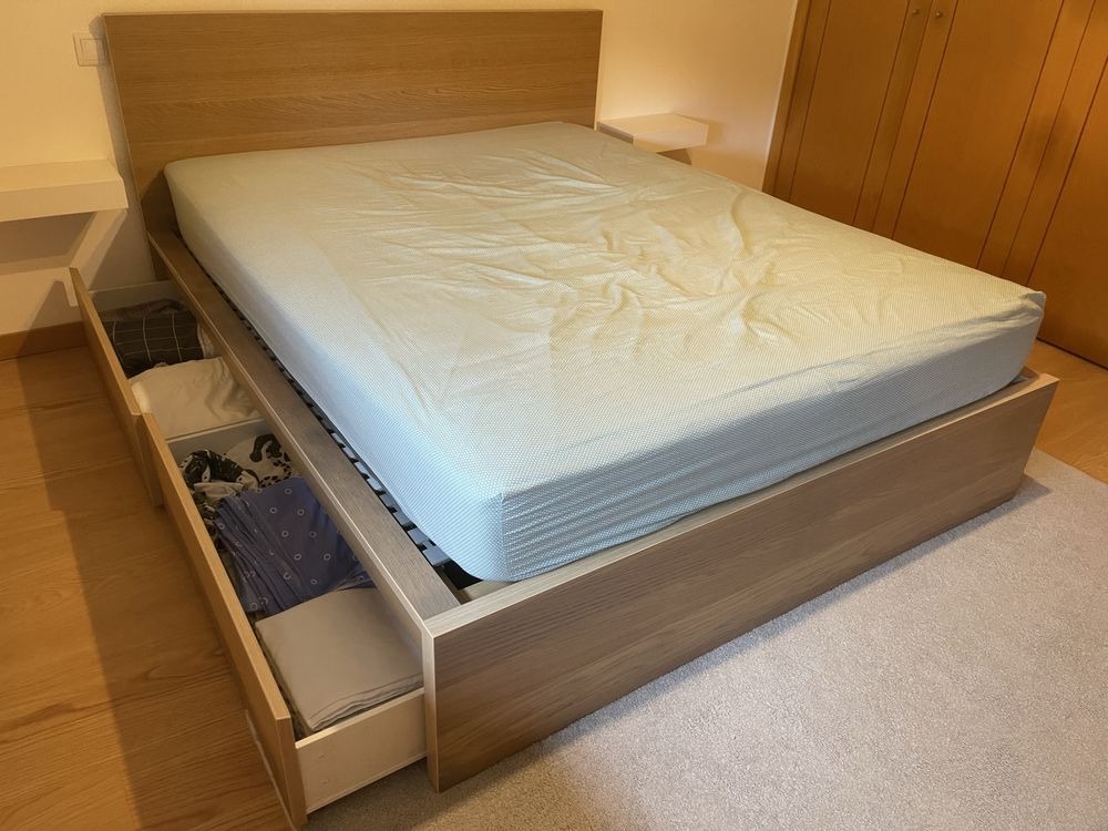 Cama ikea Malm 180x200 com gavetas.