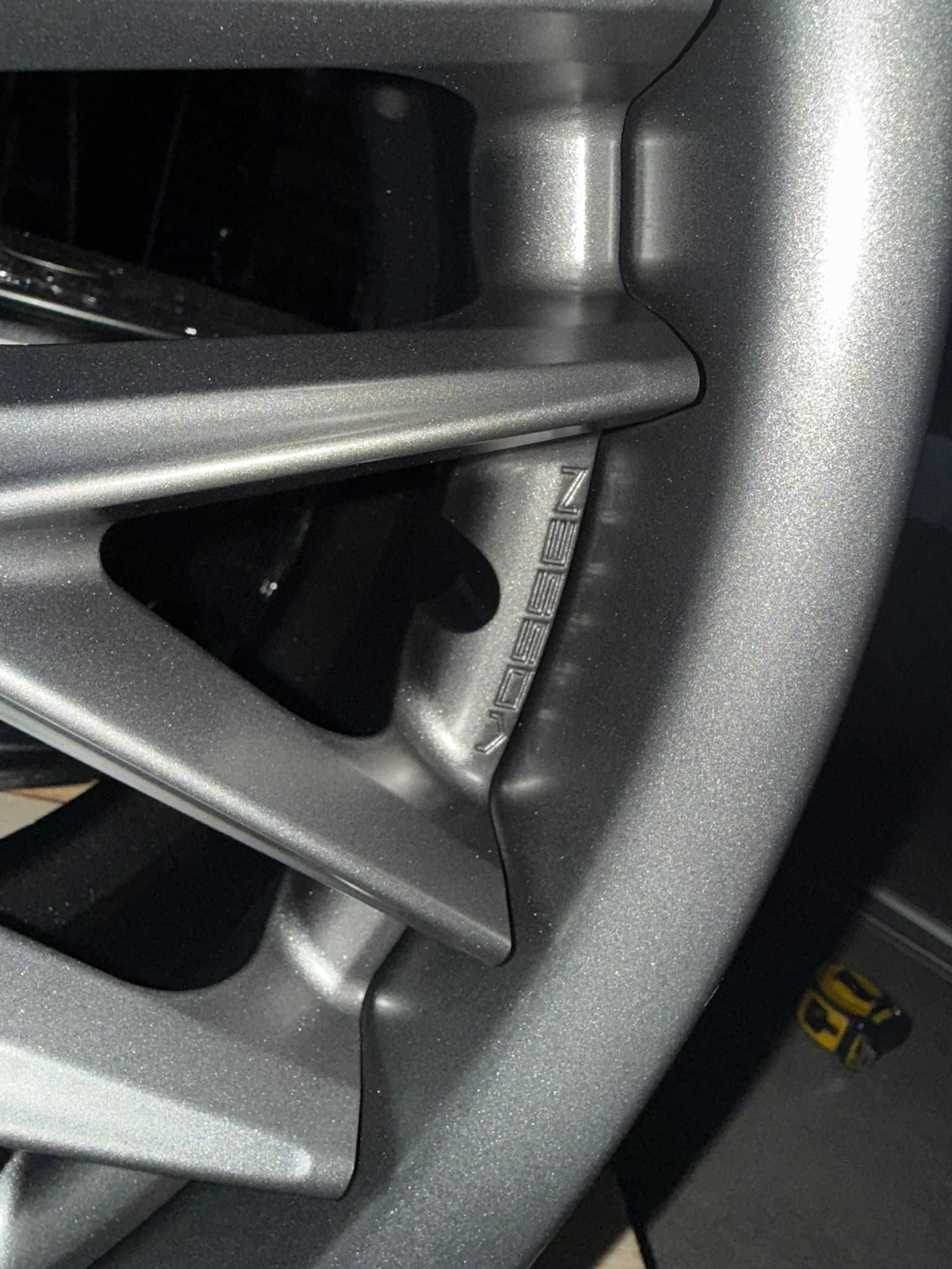Felgi Vossen VWS-2 19" 9.5J ET27 5x114.3 – grafitowe, po regeneracji