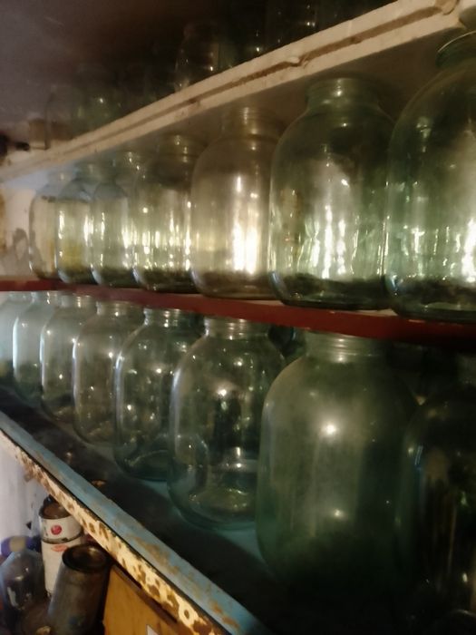 Продам банки 3 литра 1 литр и 0,5 литра