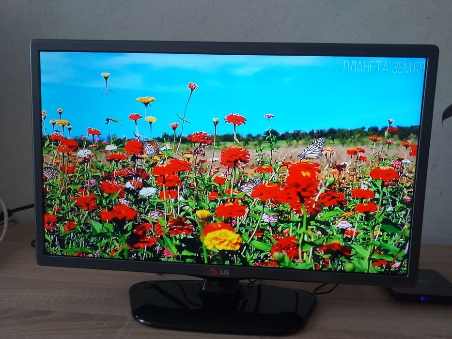 Недорого телевизор LG 22" диагональ. Smart TV. Wi-Fi.