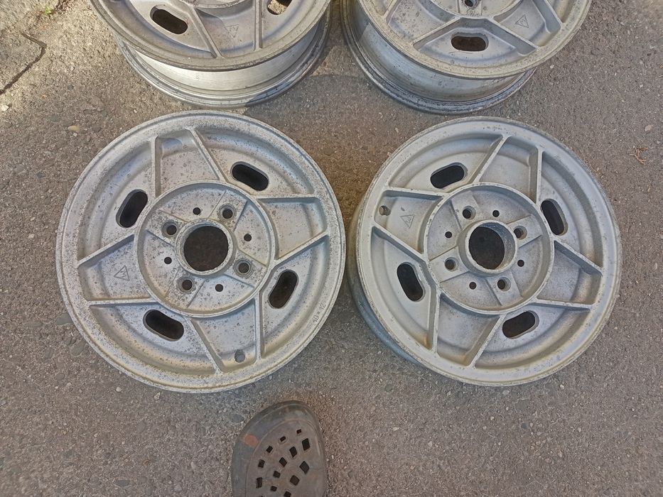 Sprzedam felgi aluminiowe do fiata 126p  orginalne