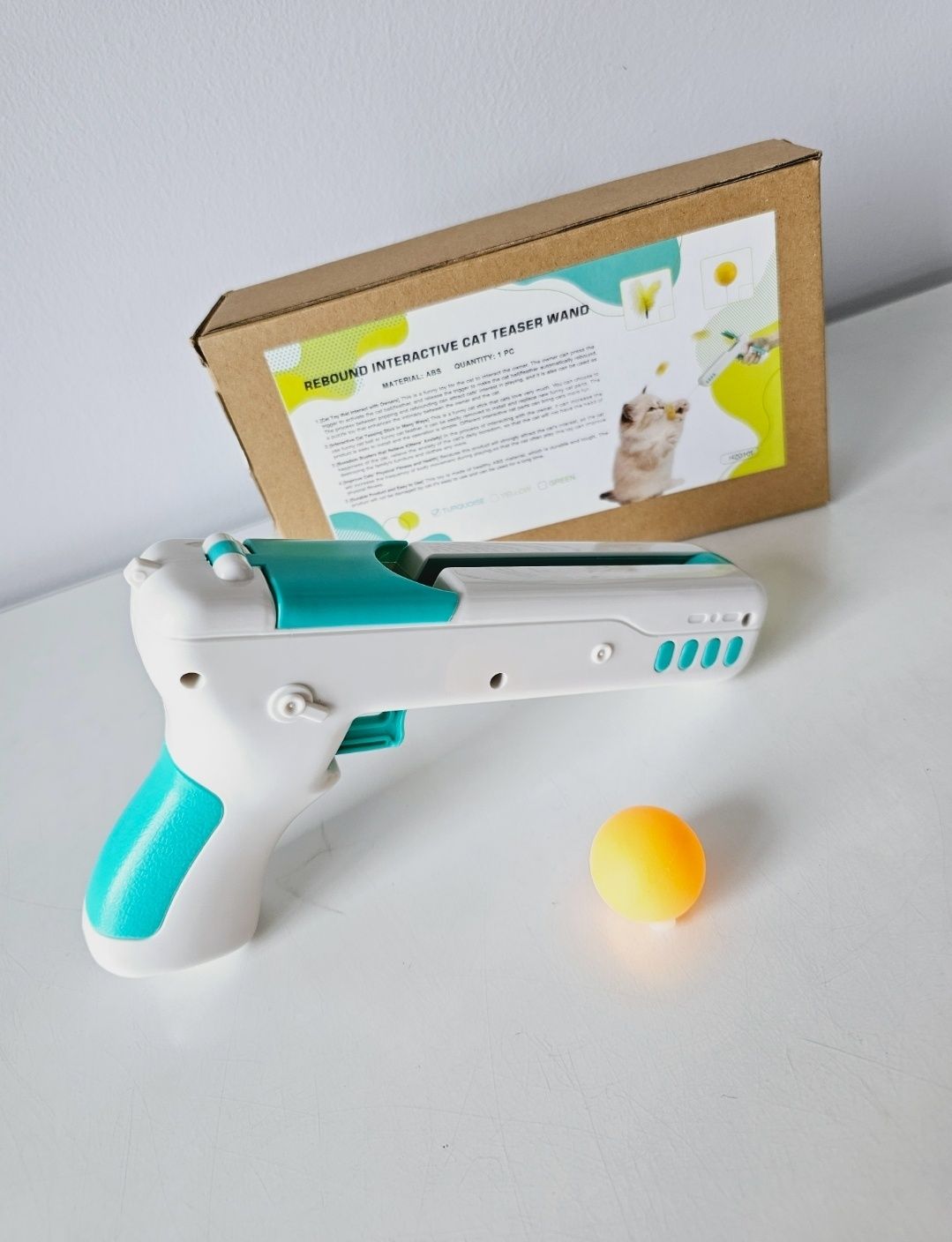 Pistolet z piórkiem i piłką zabawka interaktywna Dla Kota