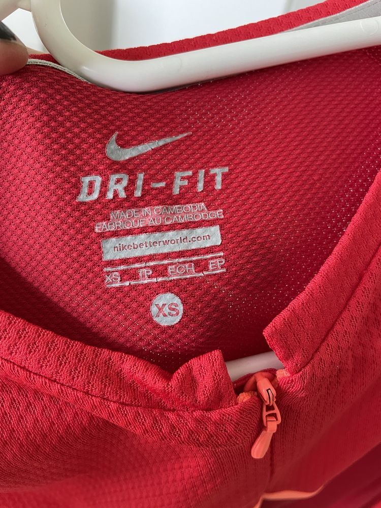 Bluzka sporowa nike  z dlugim rekawem rozm xs