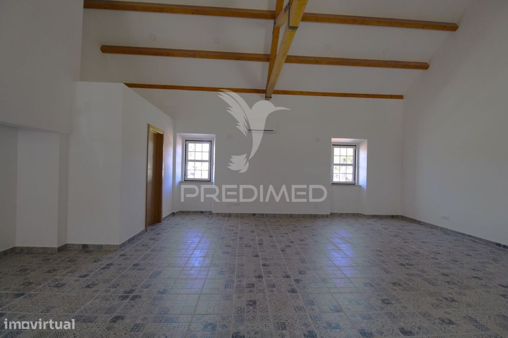 Espaço Comercial Totalmente Renovado - Sines