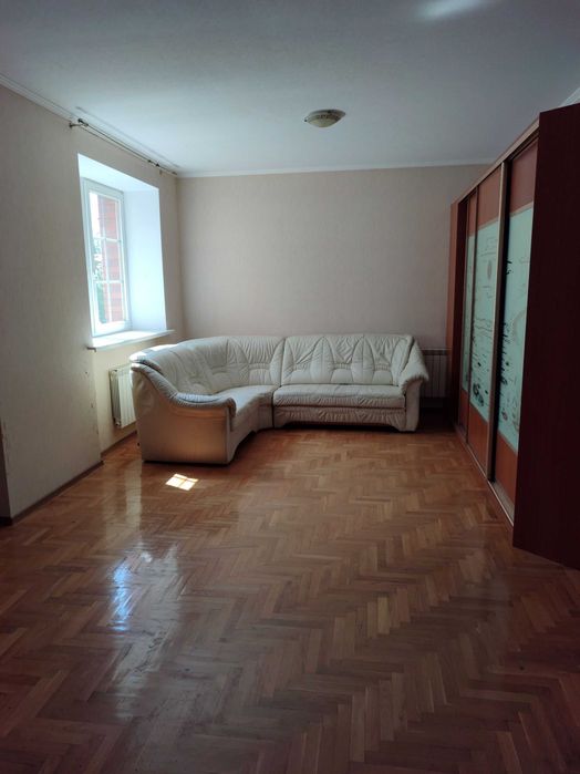 Без % оренда просторого будинку в с. Іванковичі, 360 м.кв.