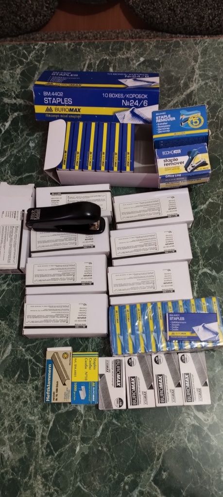 Канцелярия, степлера, скобы, скрепки, кнопки, линейки, бумага .