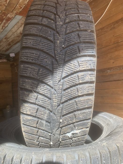 Покришки автомобвльні Laufenn 225/60R17 зима