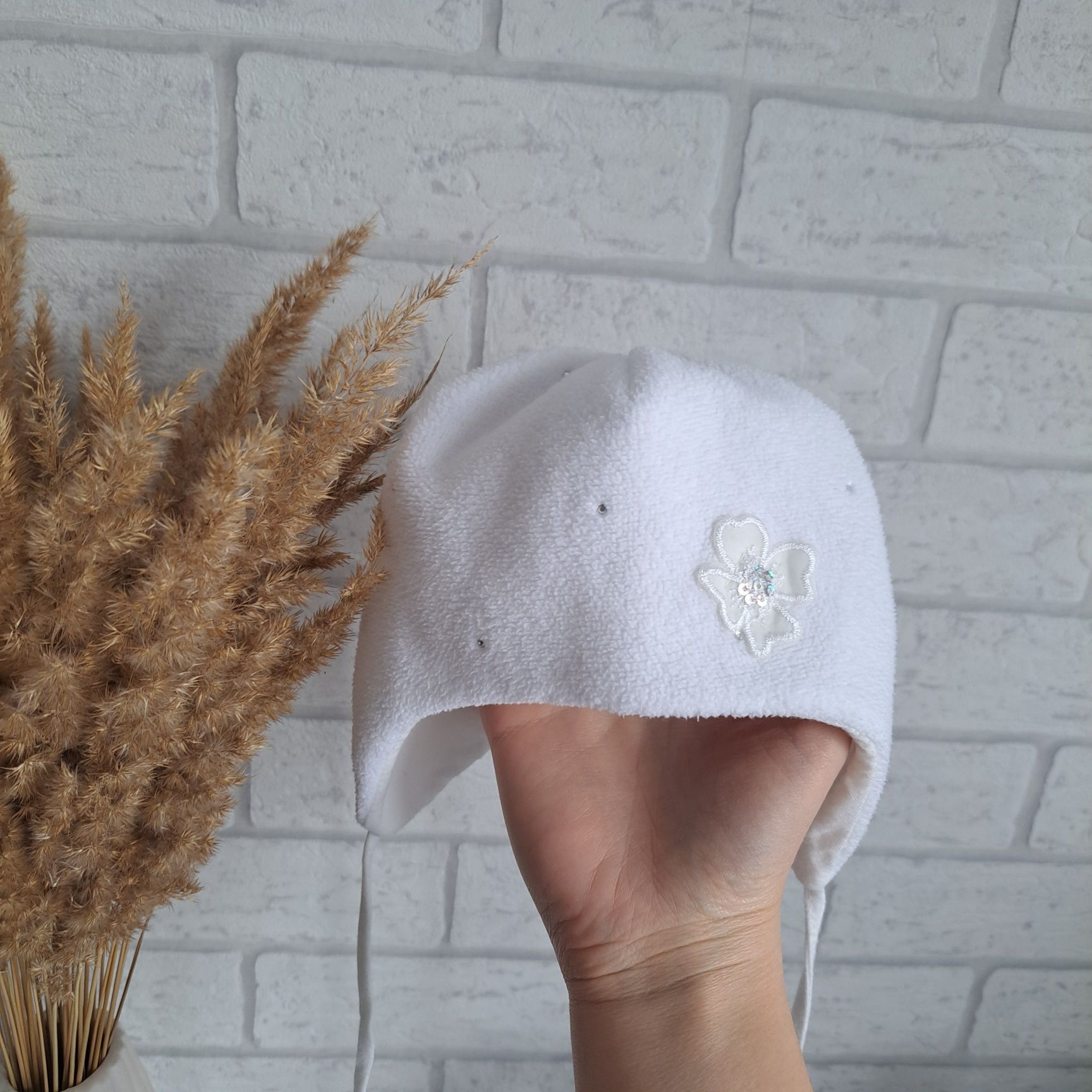 Biała czapka dla dziewczynki rozmiar 36 na 3 miesiące