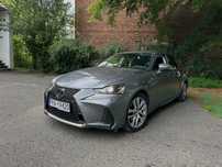 Lexus is 300h 2020 rok hibrida