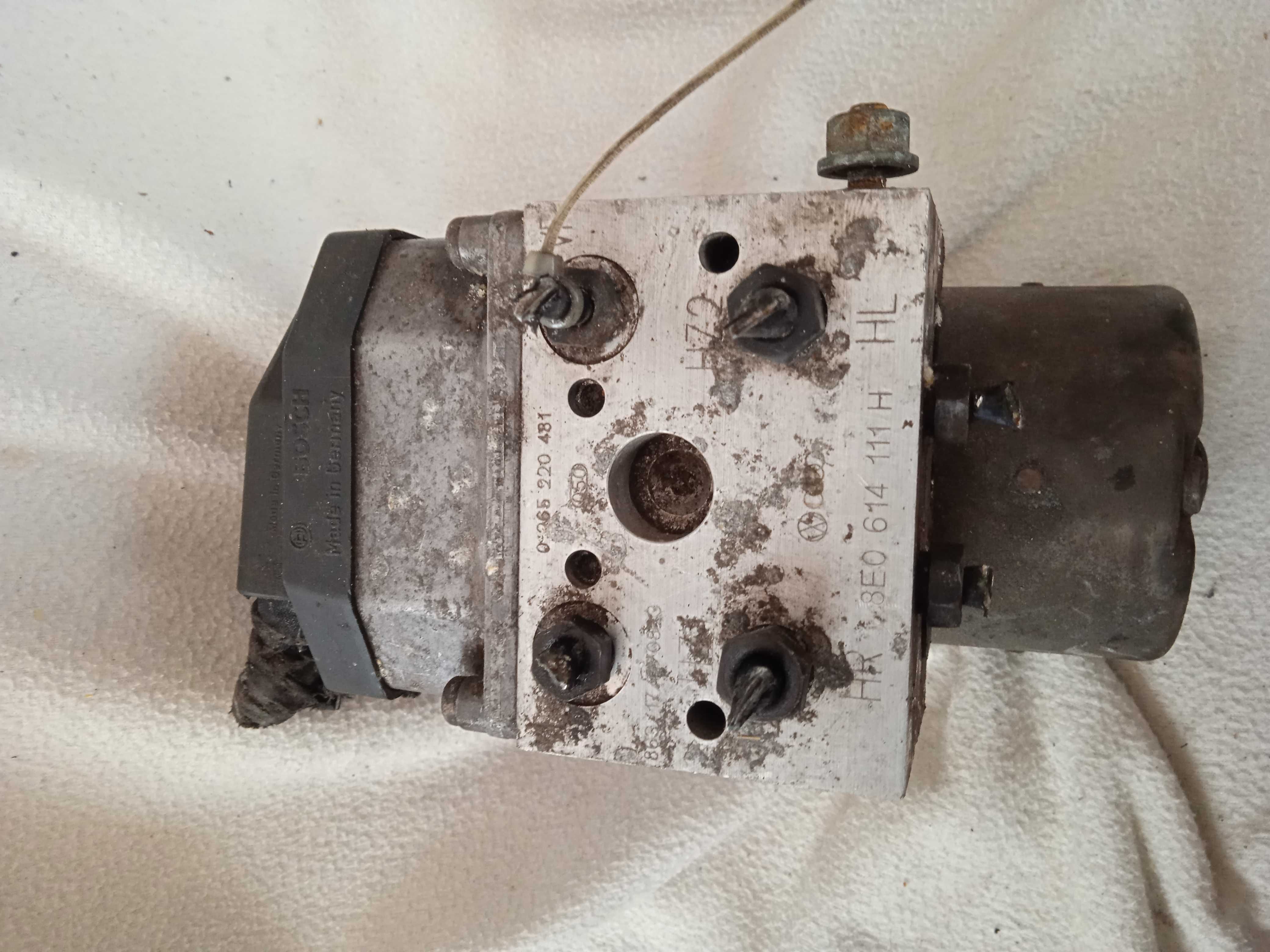 Pompa ABS ASR hamulcowa Audi A4 B5,A6 C5,VW Passat 8EO 614 111 H,111 H